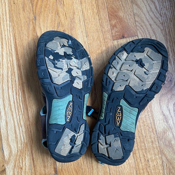 Keen Size 9 - Picture 2 of 3